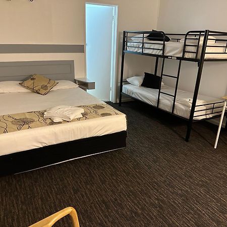 Charlton Motel Екстериор снимка