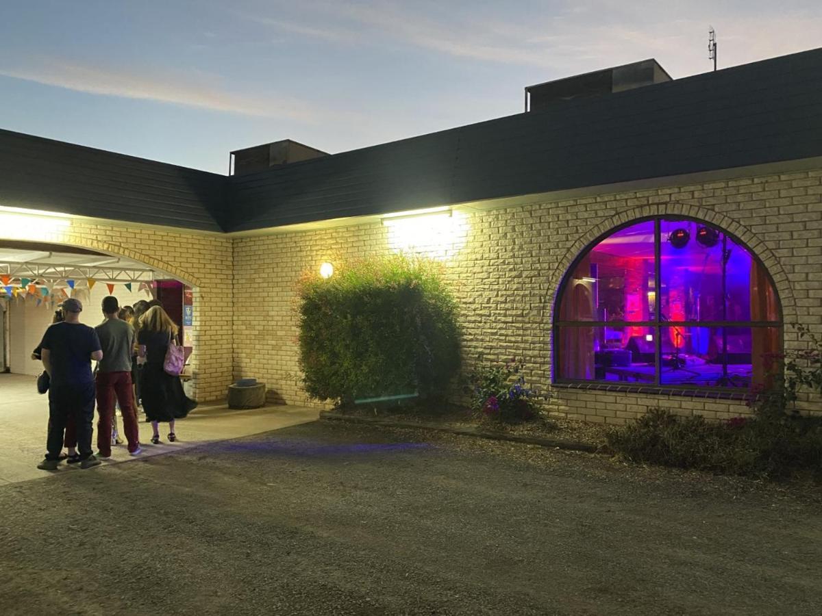 Charlton Motel Екстериор снимка