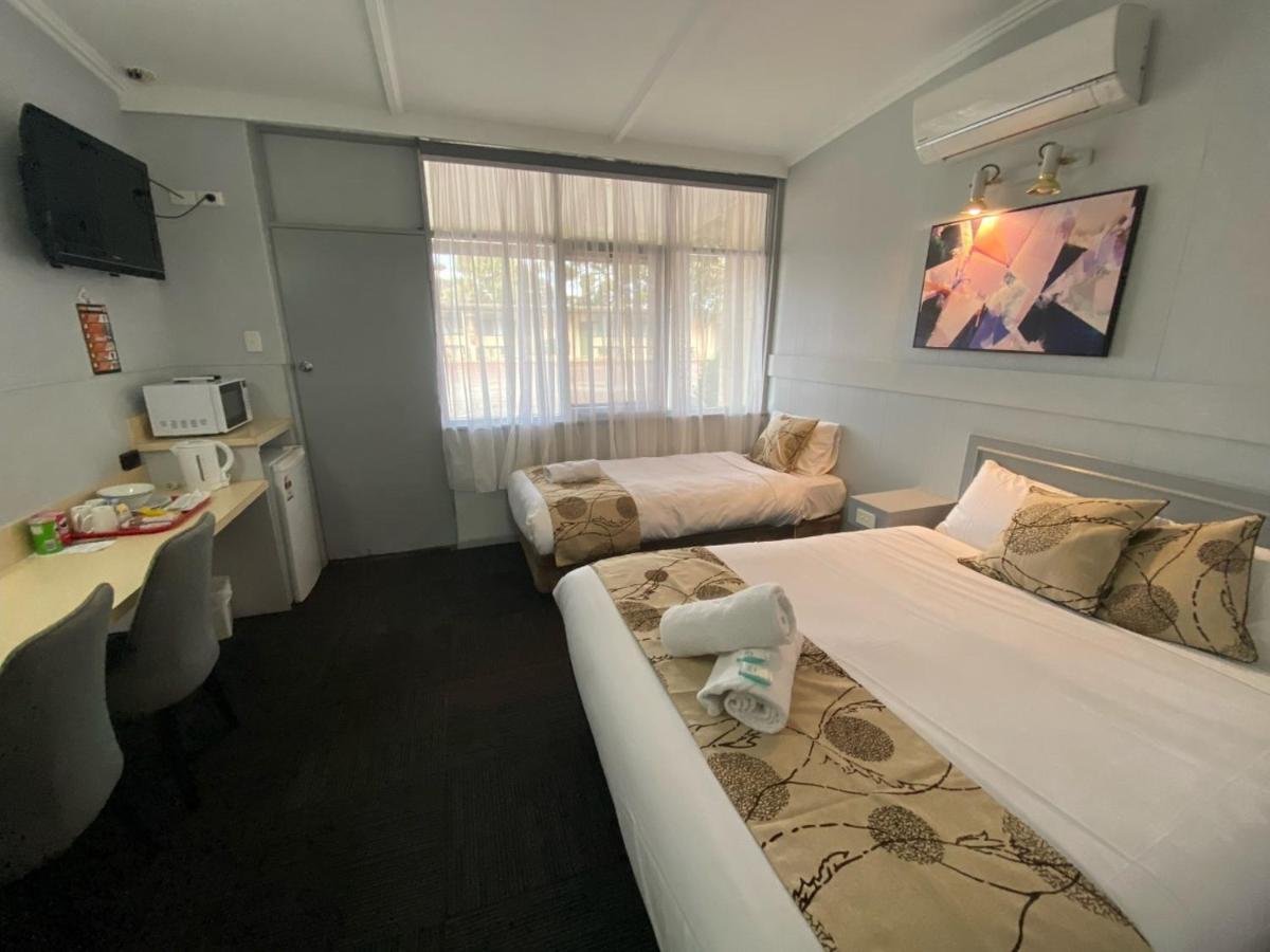 Charlton Motel Екстериор снимка