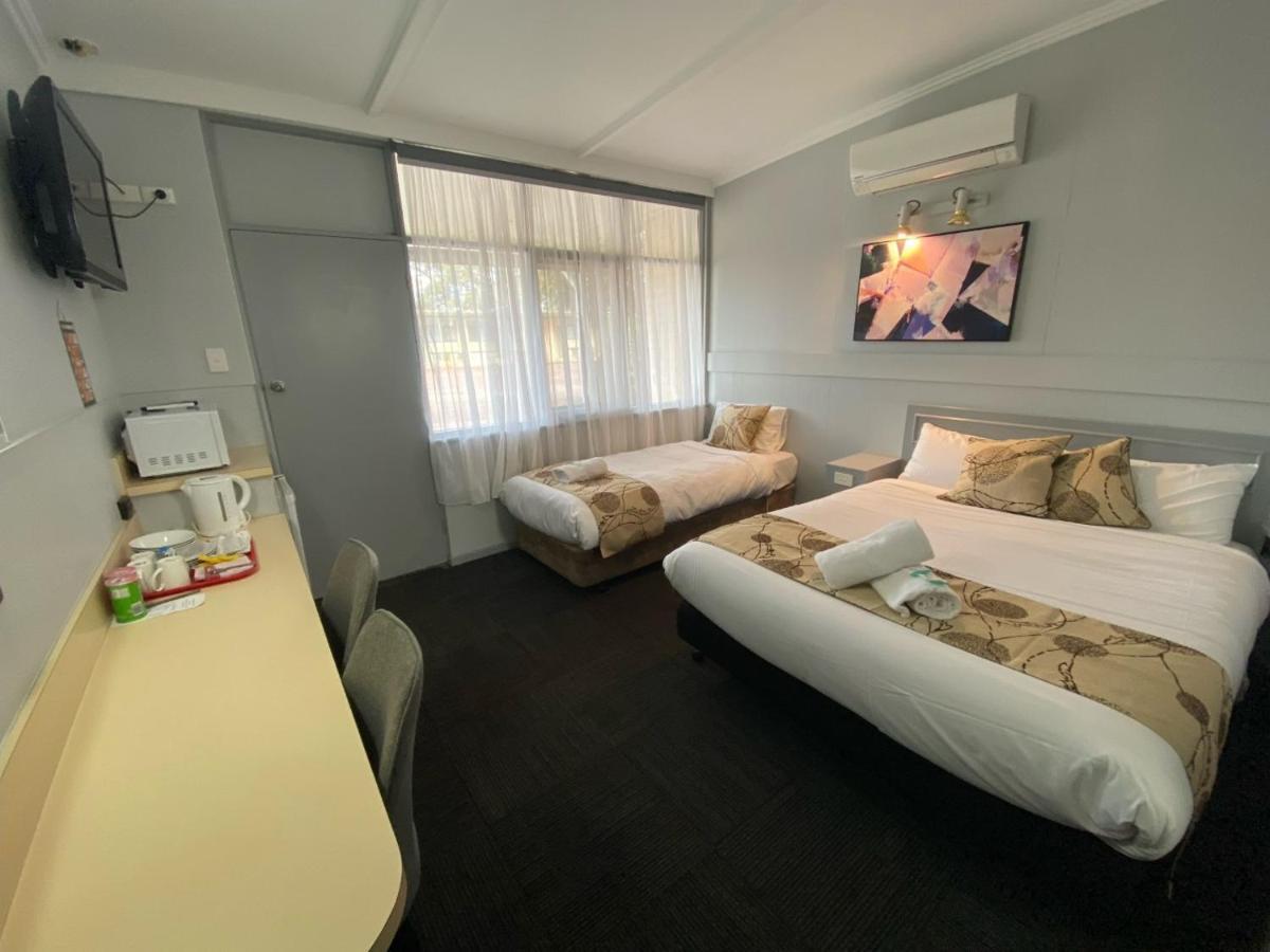 Charlton Motel Екстериор снимка