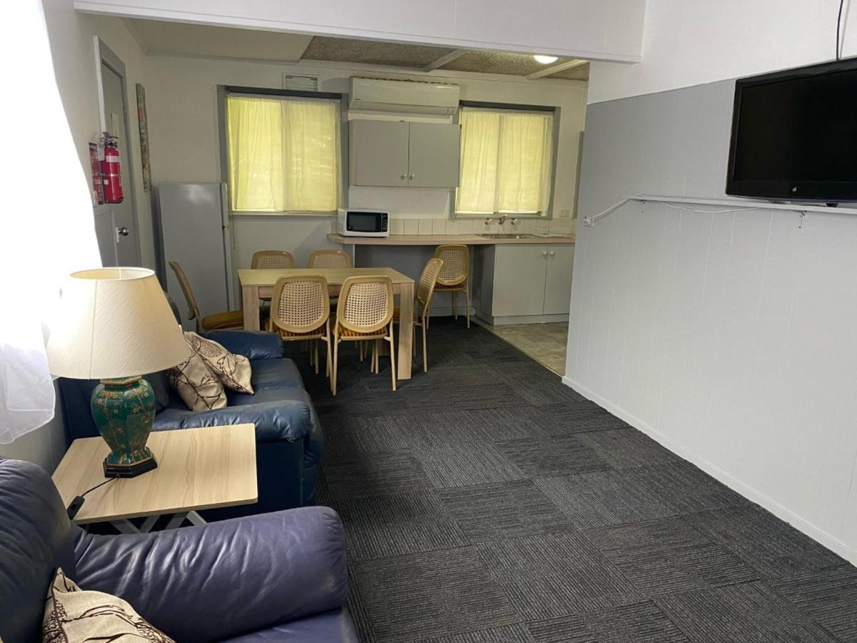 Charlton Motel Екстериор снимка