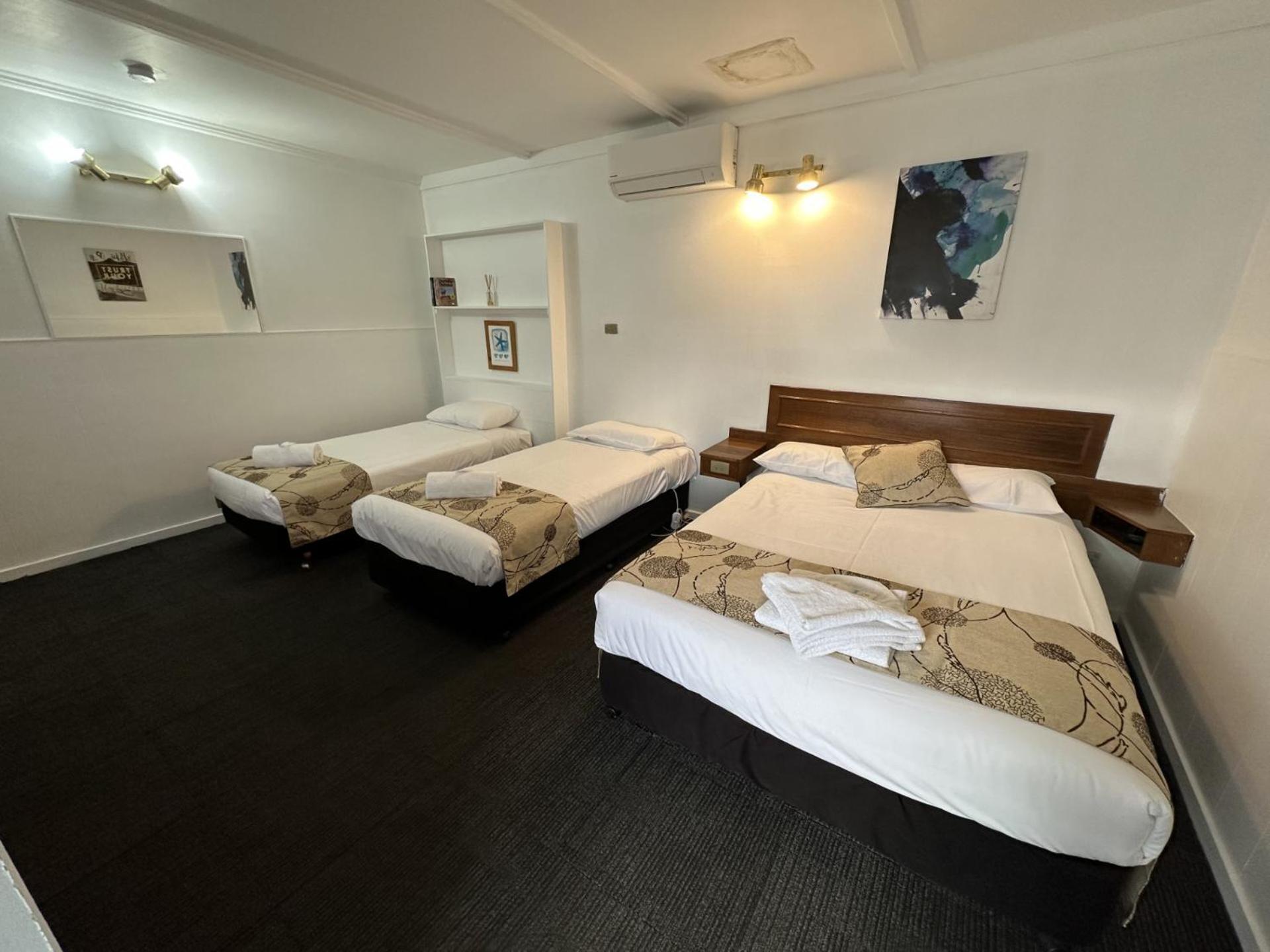 Charlton Motel Екстериор снимка