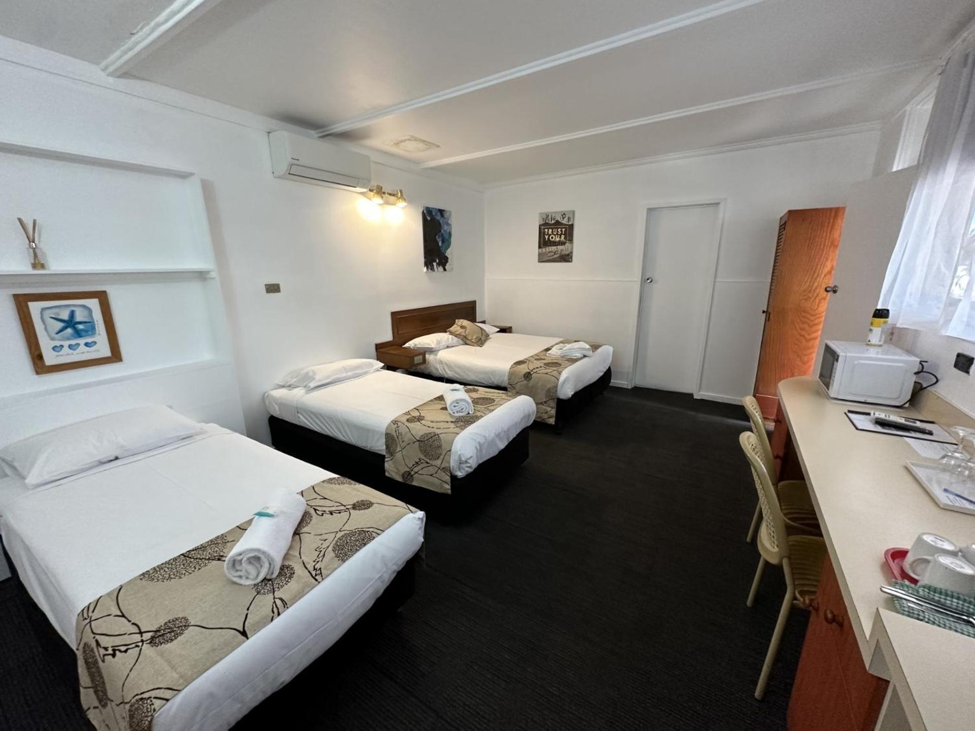 Charlton Motel Екстериор снимка