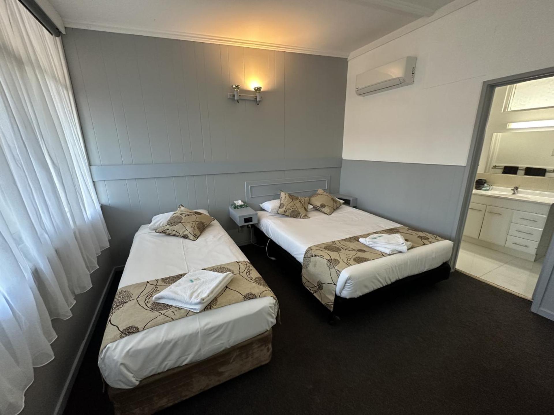 Charlton Motel Екстериор снимка