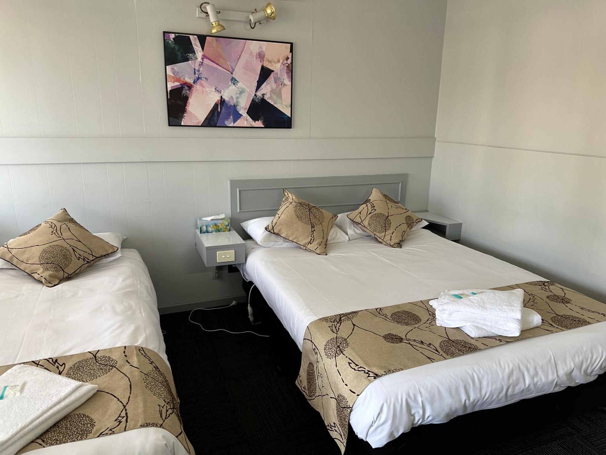Charlton Motel Екстериор снимка