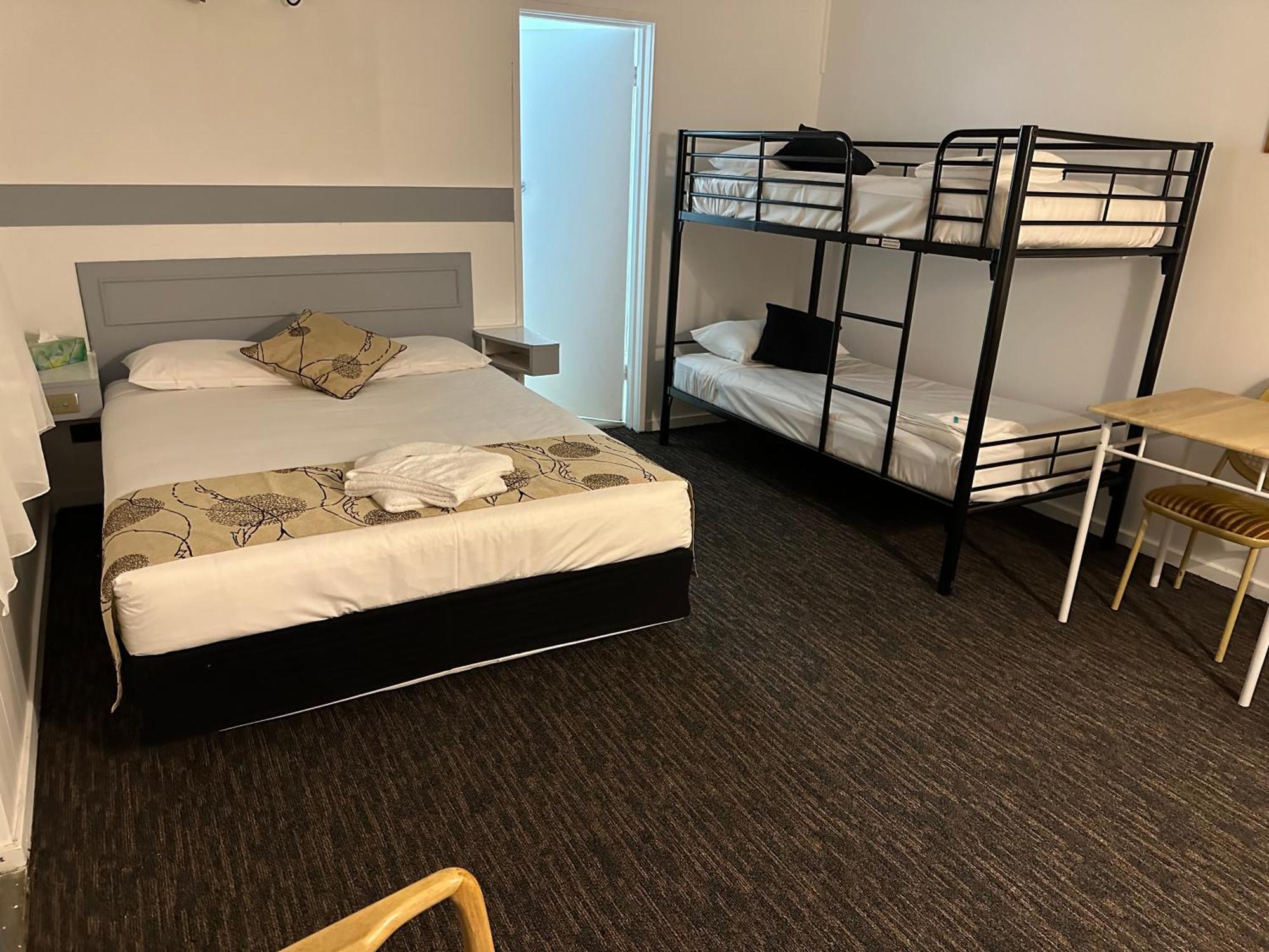 Charlton Motel Екстериор снимка