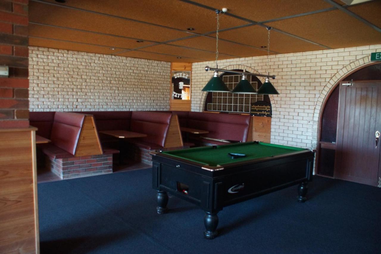 Charlton Motel Екстериор снимка